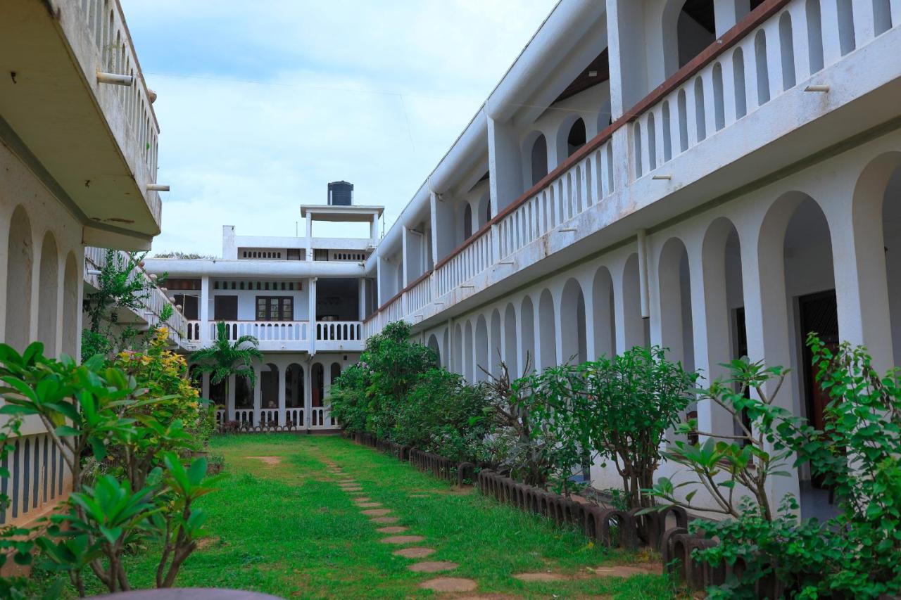 Hotel Silver Sands Negombo Exterior foto